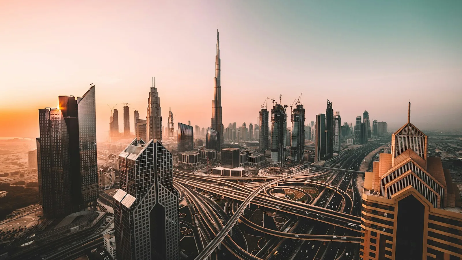Dubai business district, towers and transport links